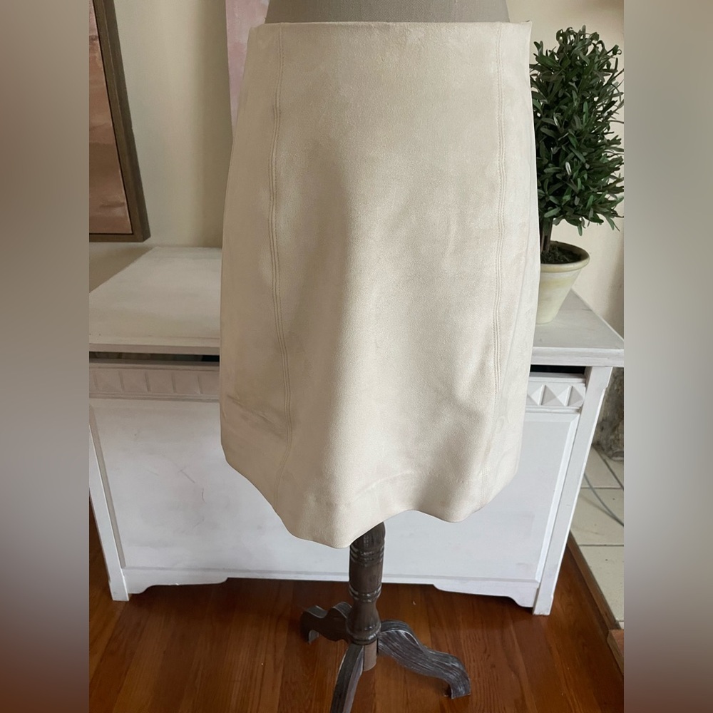 Aritzia Babaton Sueded Cream Skirt